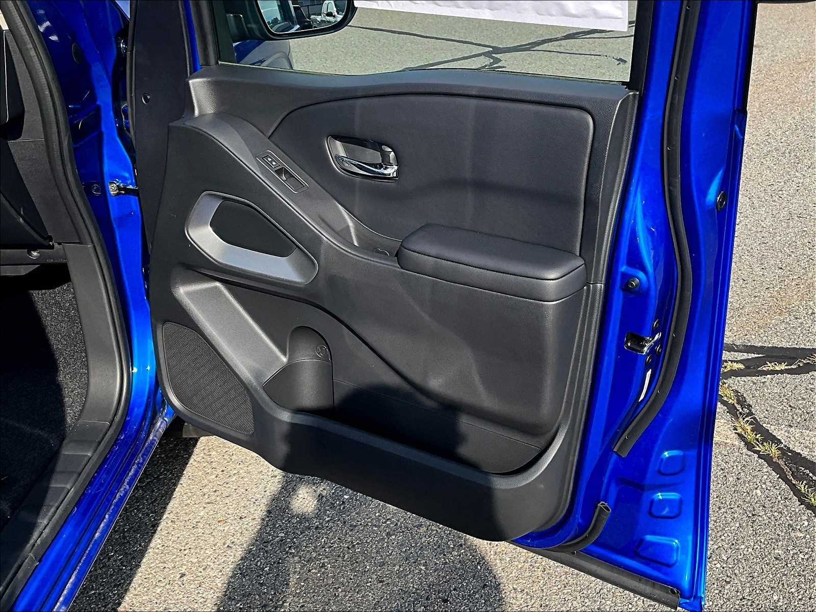 2025 Nissan Frontier SV - Photo 10