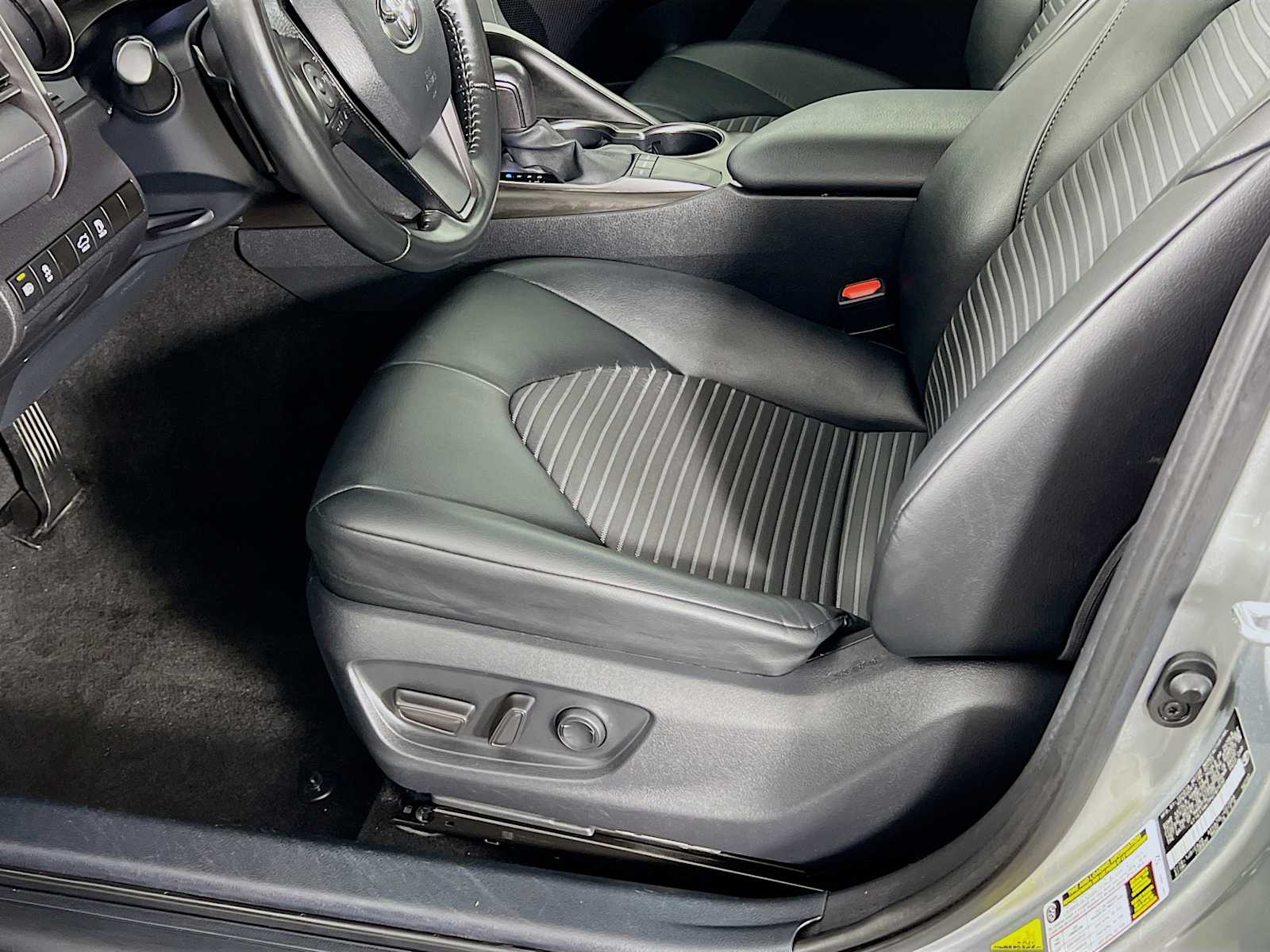 2023 Toyota Camry SE - Photo 19