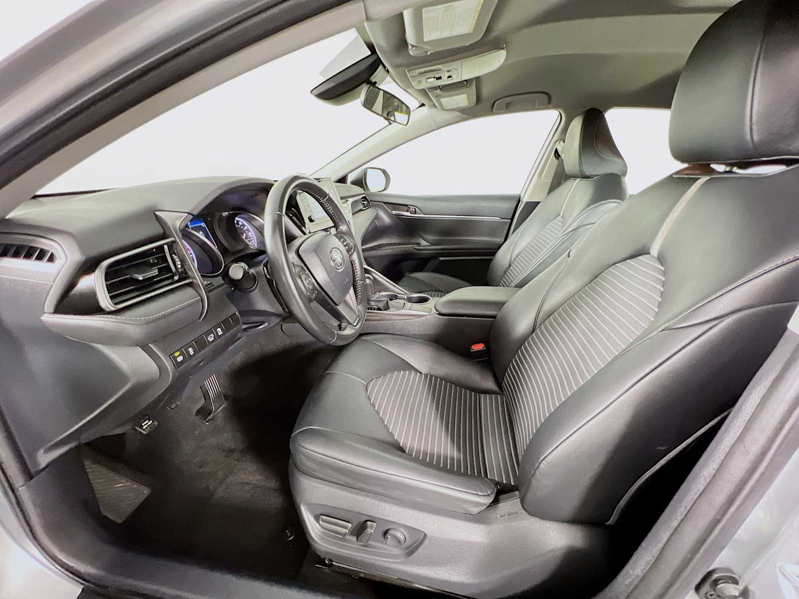 2023 Toyota Camry SE - Photo 20