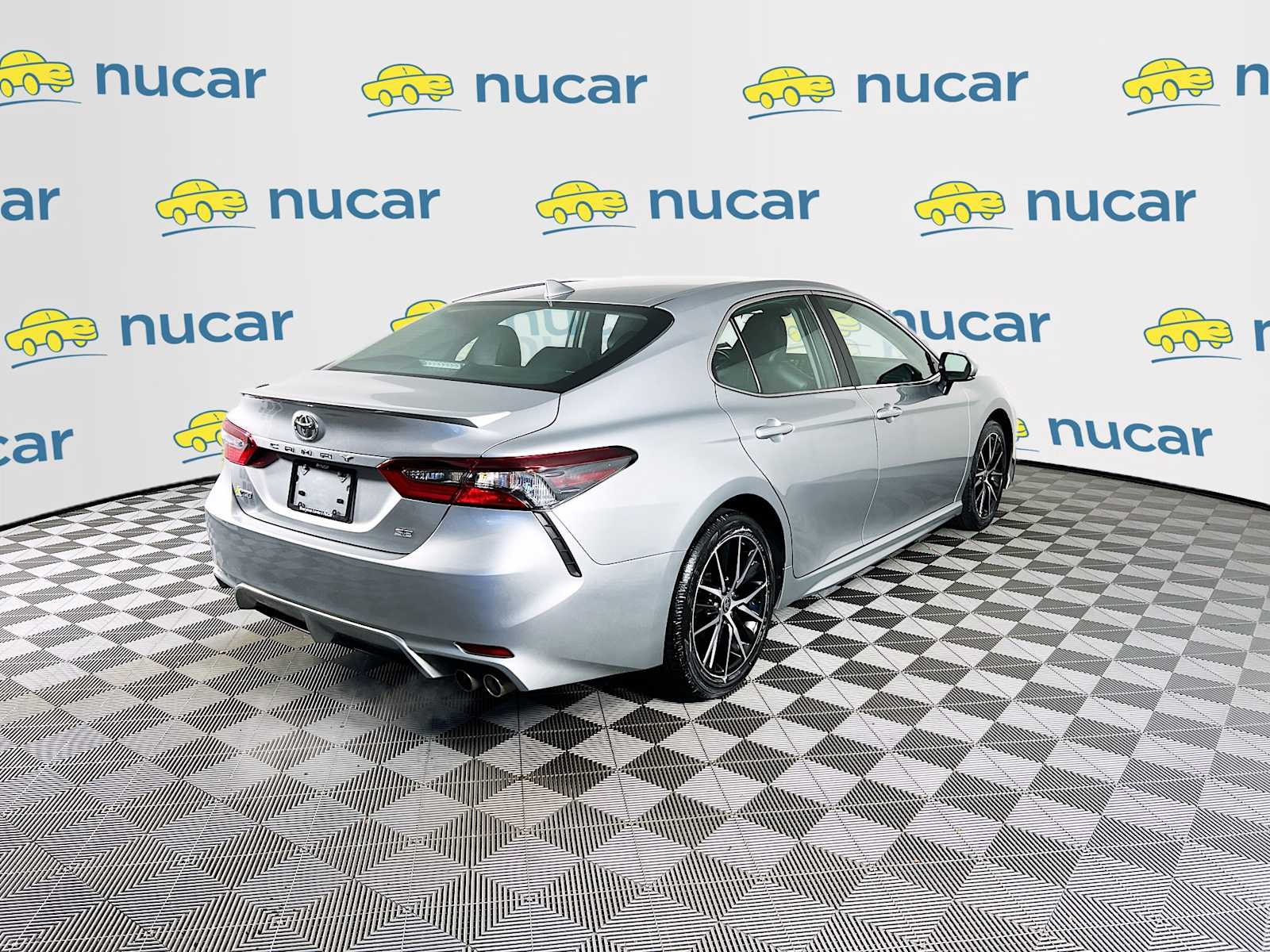 2023 Toyota Camry SE - Photo 7