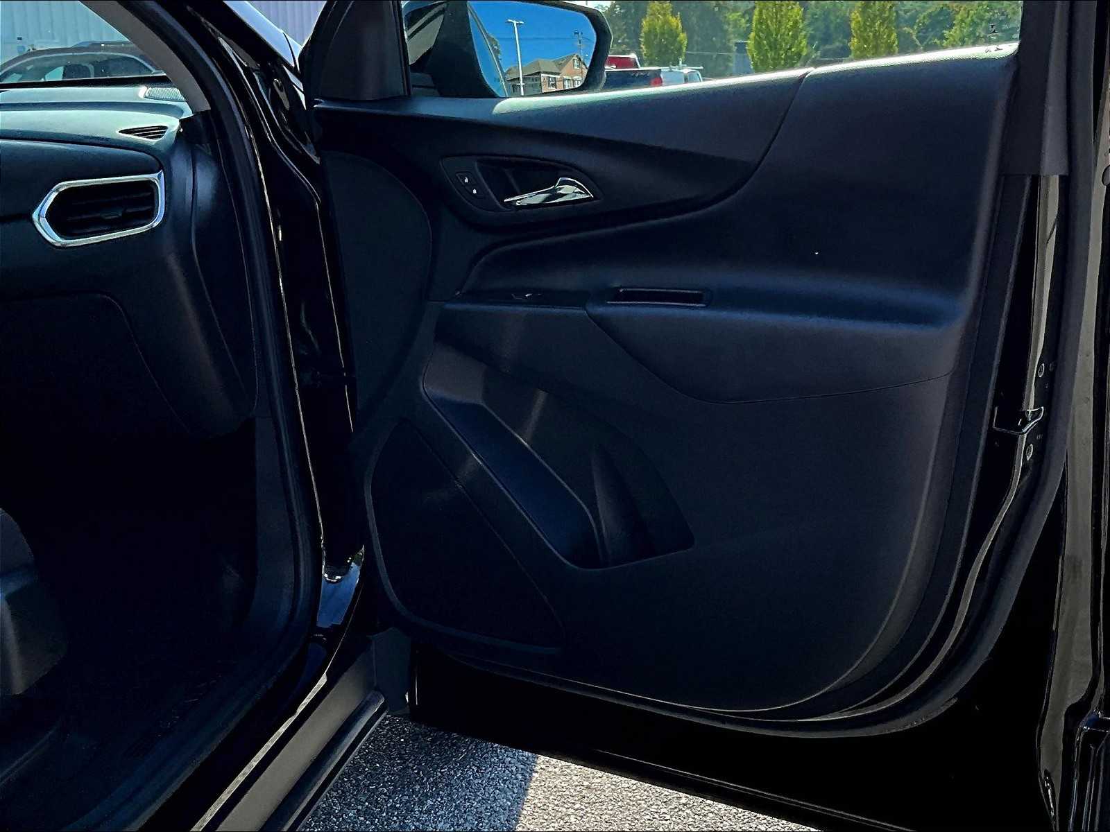 2022 Chevrolet Equinox LT - Photo 12