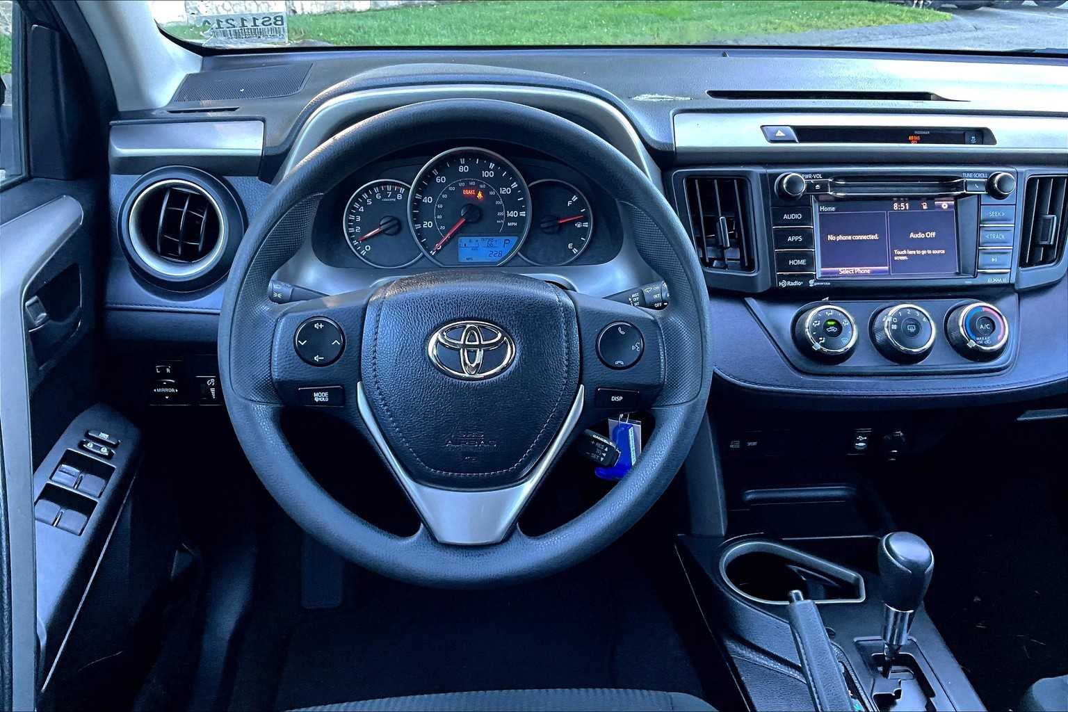 2016 Toyota RAV4 LE - Photo 17