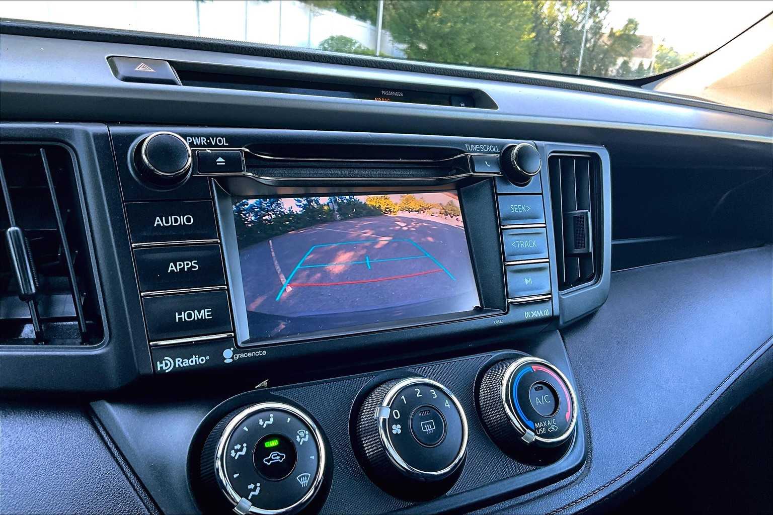 2016 Toyota RAV4 LE - Photo 19