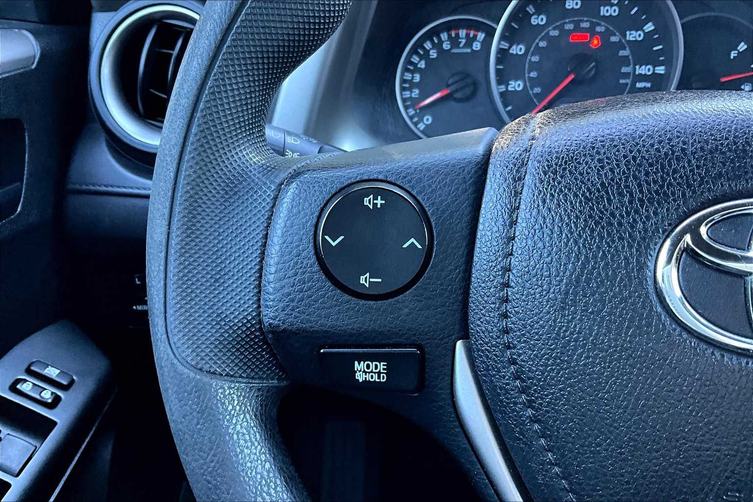 2016 Toyota RAV4 LE - Photo 23