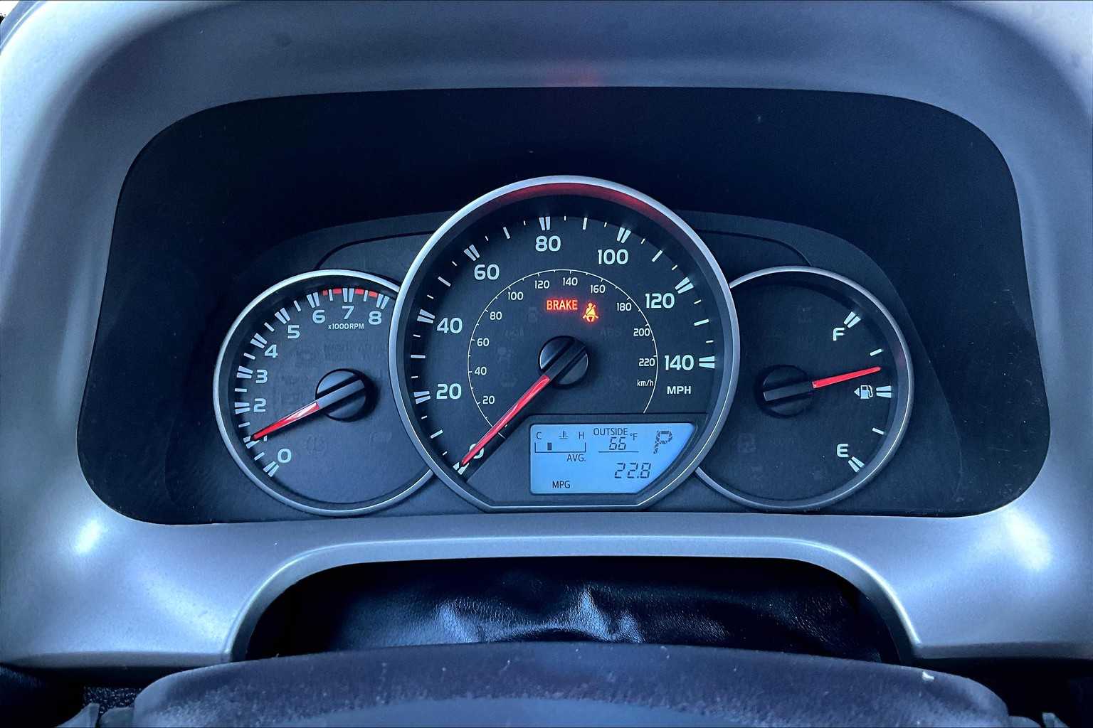2016 Toyota RAV4 LE - Photo 25