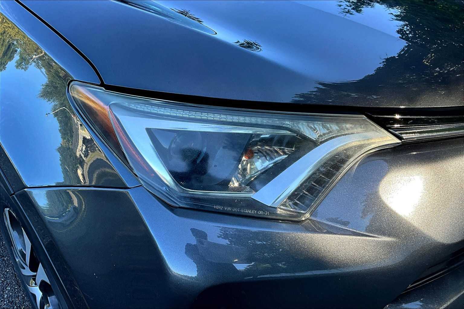2016 Toyota RAV4 LE - Photo 33