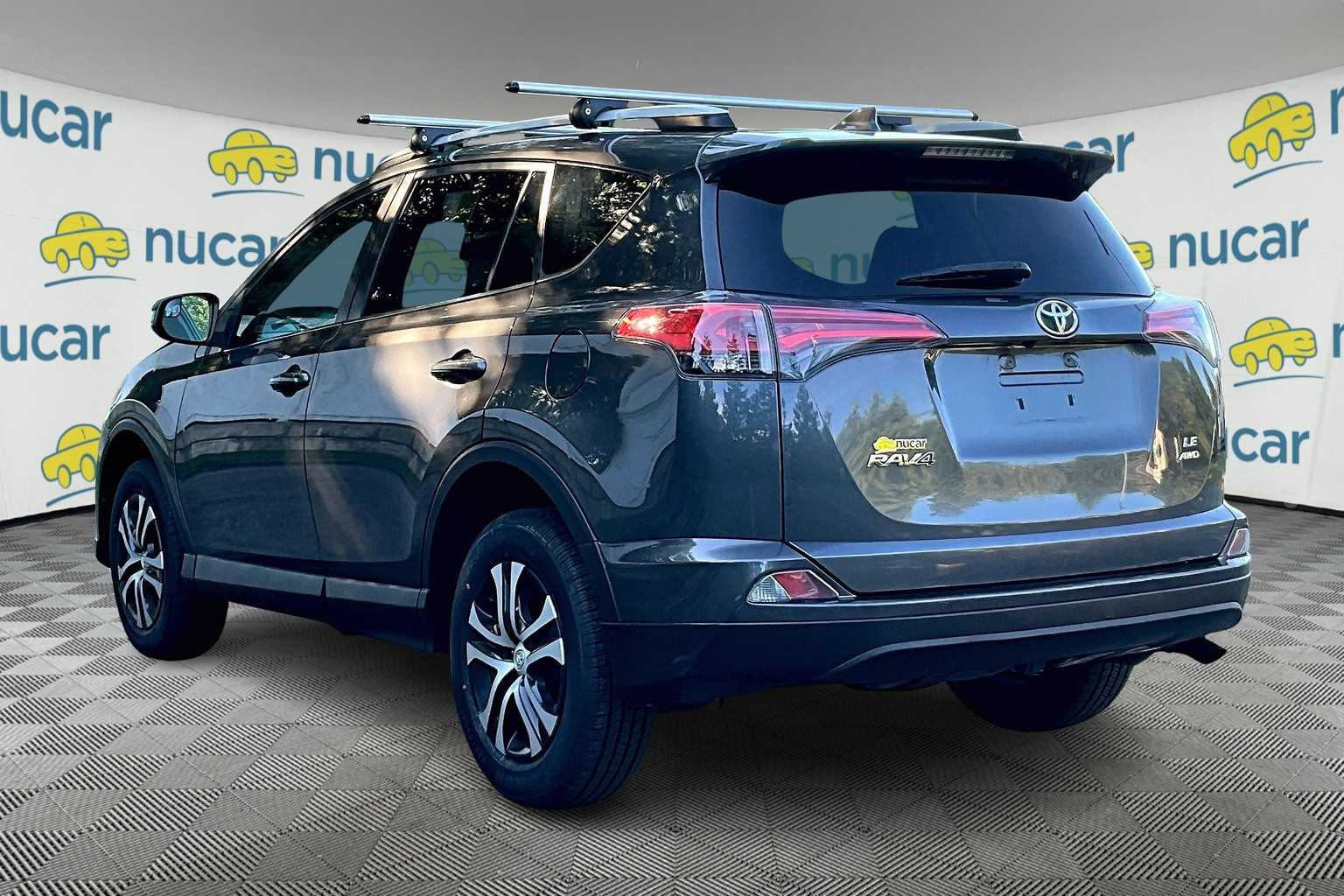 2016 Toyota RAV4 LE - Photo 4