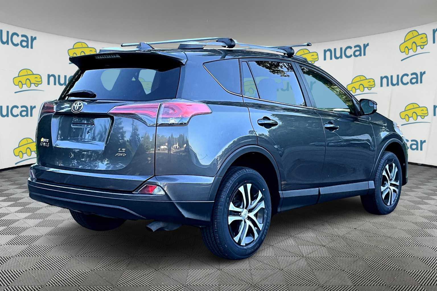 2016 Toyota RAV4 LE - Photo 6