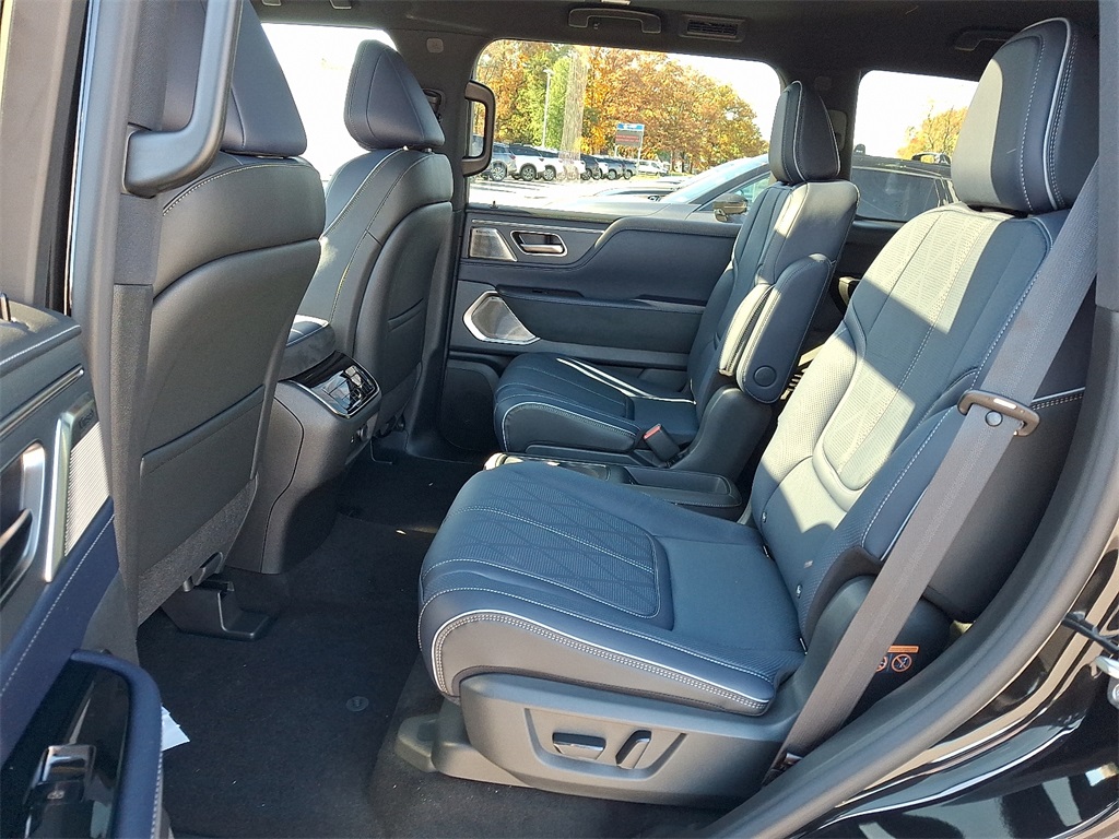 2026 INFINITI QX80  - Photo 7