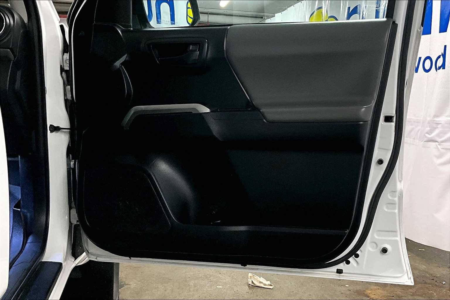 2018 Toyota Tacoma SR5 - Photo 12