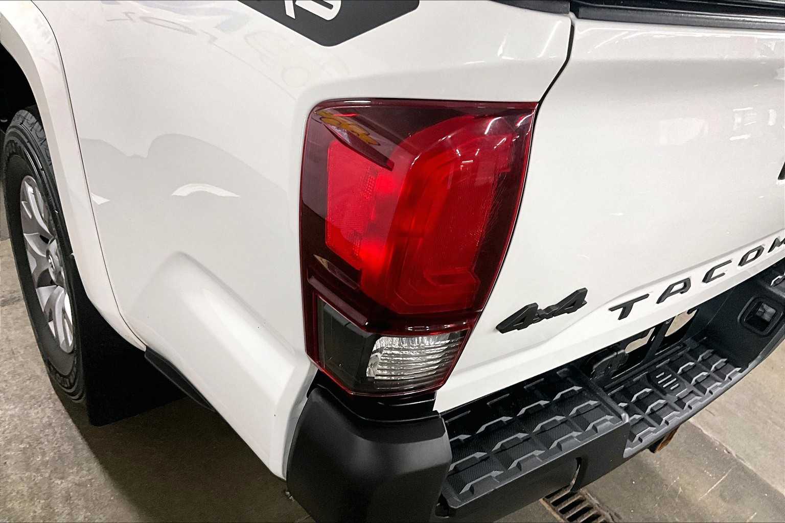 2018 Toyota Tacoma SR5 - Photo 33