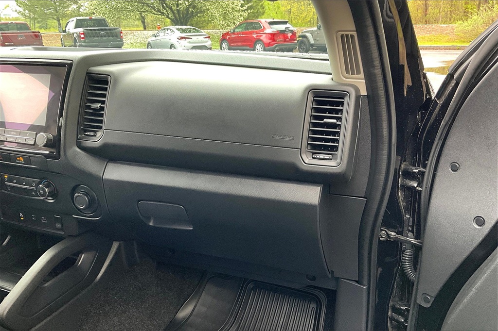 2022 Nissan Frontier S - Photo 12