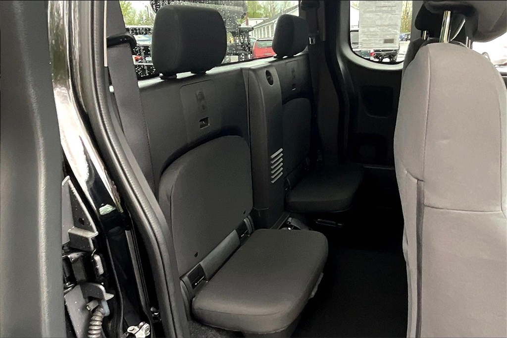 2022 Nissan Frontier S - Photo 18