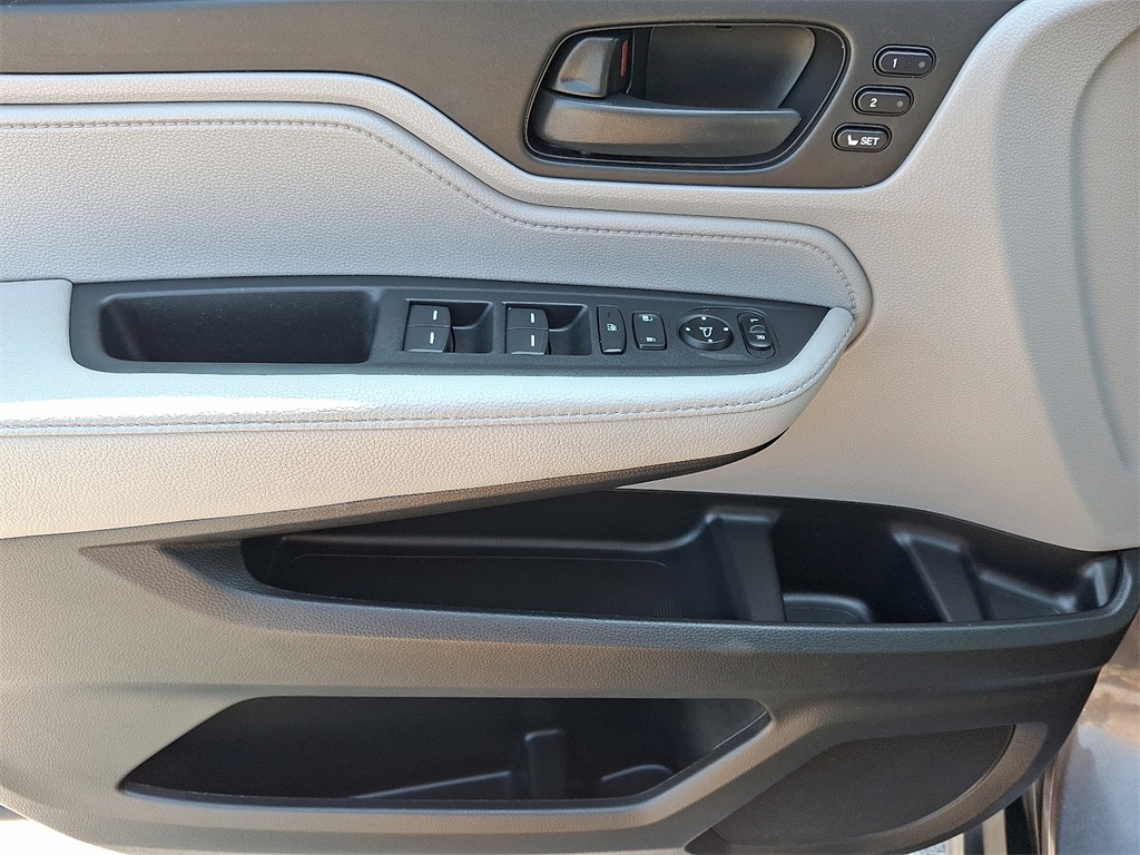 2020 Honda Odyssey EX-L - Photo 13