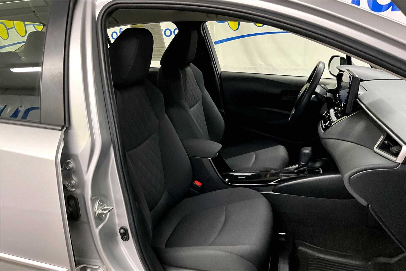 2022 Toyota Corolla LE - Photo 11