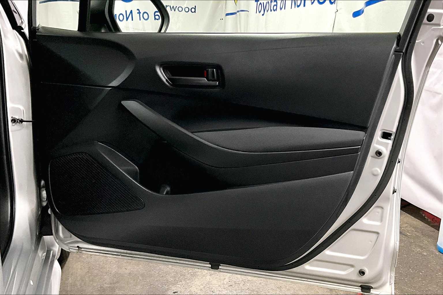 2022 Toyota Corolla LE - Photo 12