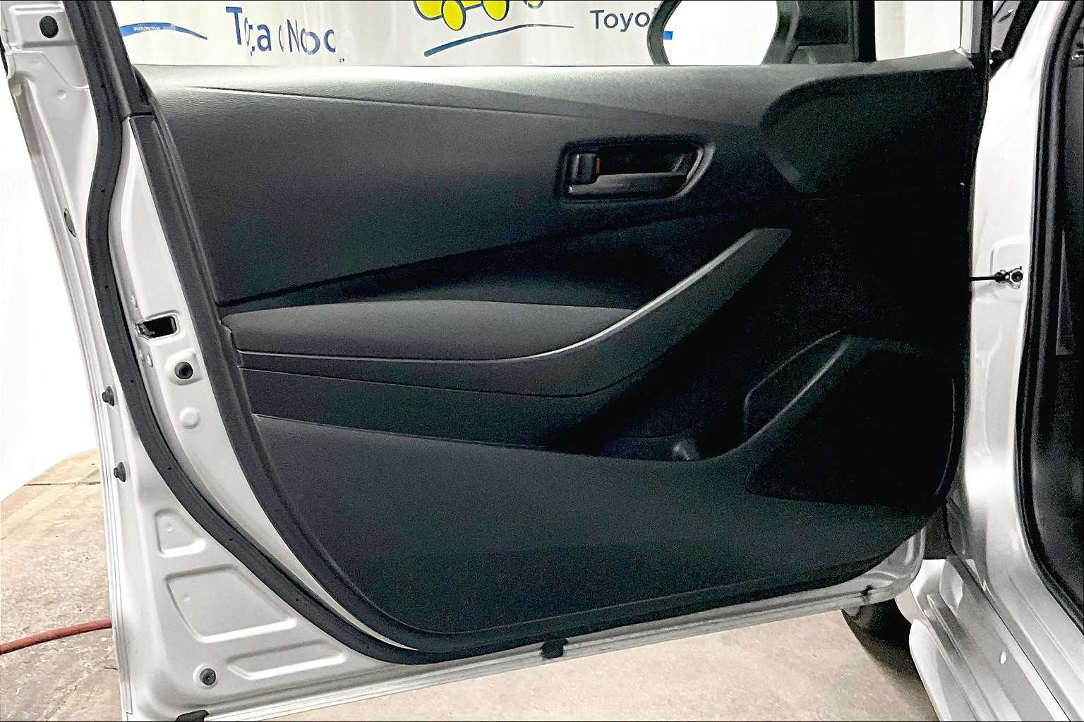 2022 Toyota Corolla LE - Photo 9