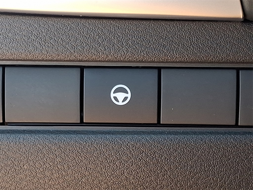 2025 Nissan Rogue SV - Photo 17