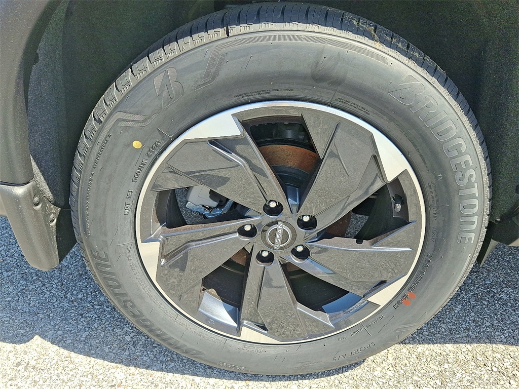 2025 Nissan Rogue SV - Photo 5