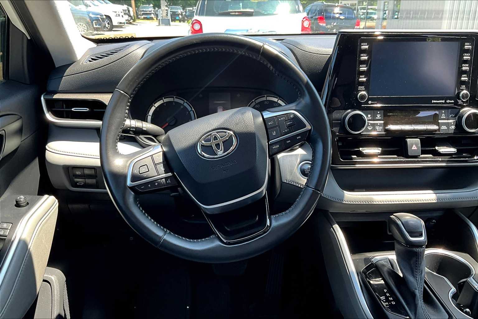 2021 Toyota Highlander LE - Photo 18