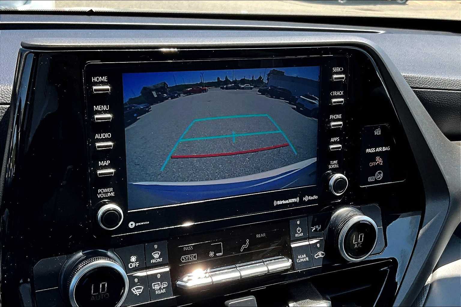 2021 Toyota Highlander LE - Photo 20