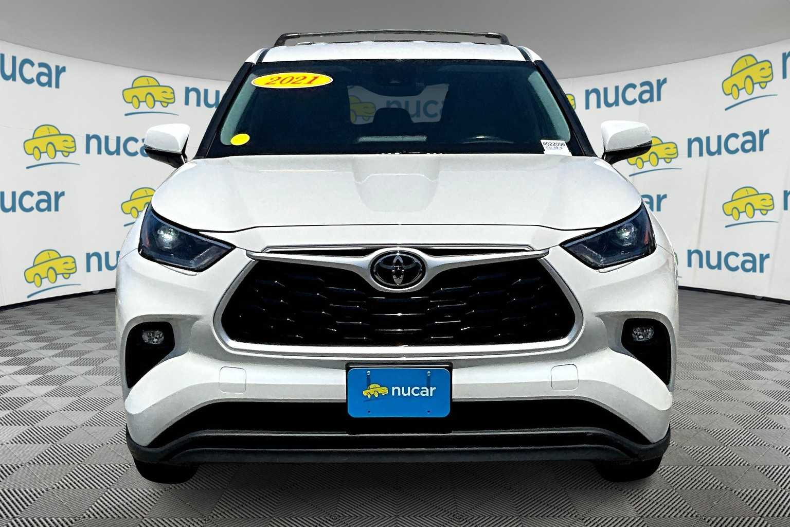 2021 Toyota Highlander LE - Photo 2
