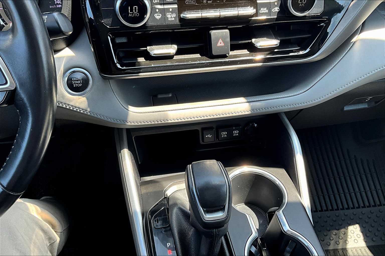 2021 Toyota Highlander LE - Photo 26