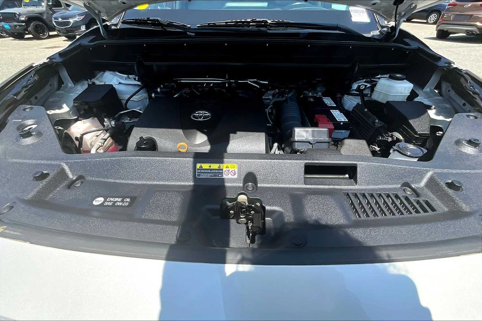 2021 Toyota Highlander LE - Photo 29