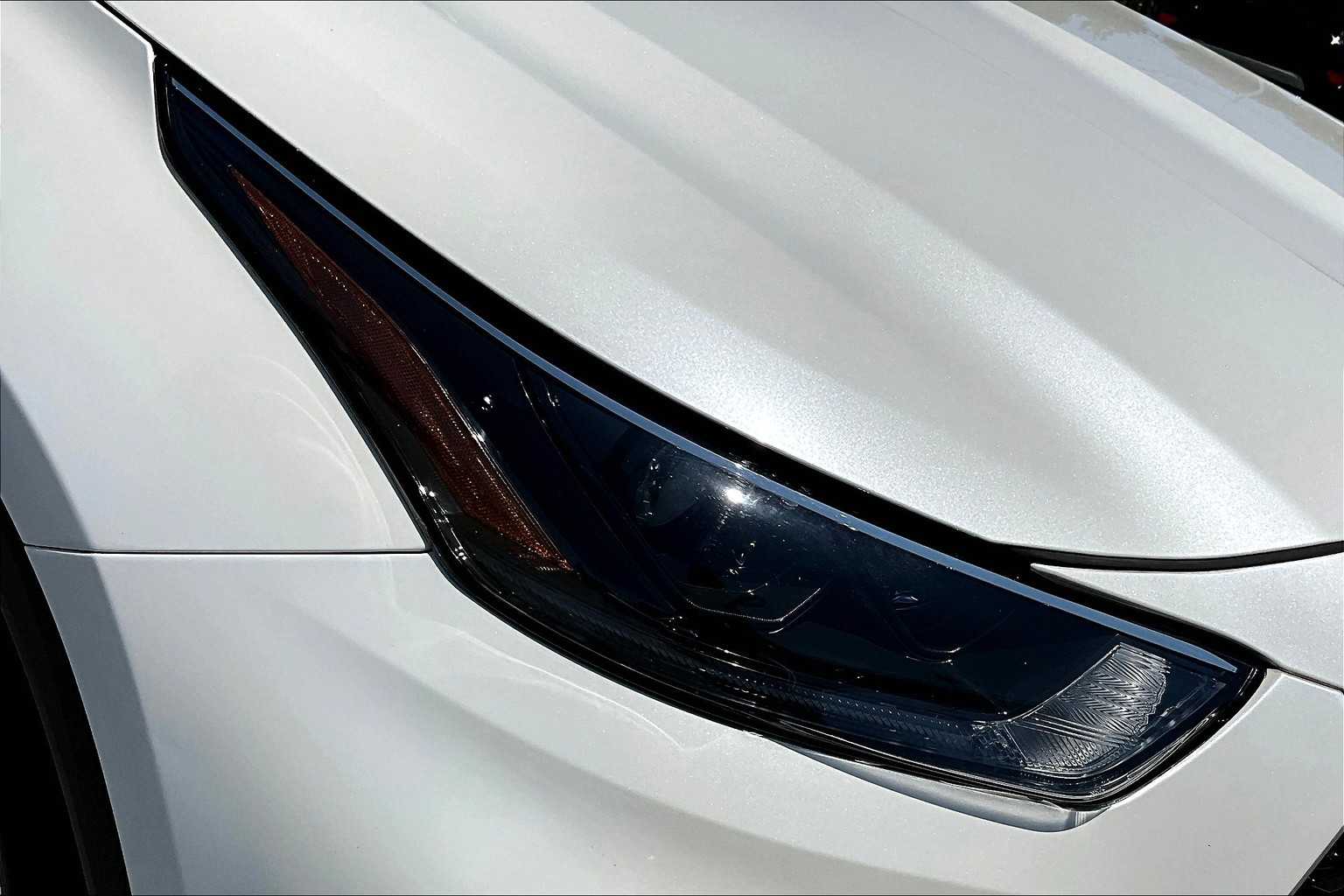 2021 Toyota Highlander LE - Photo 32