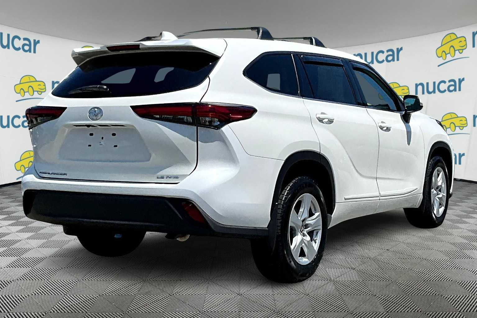 2021 Toyota Highlander LE - Photo 6