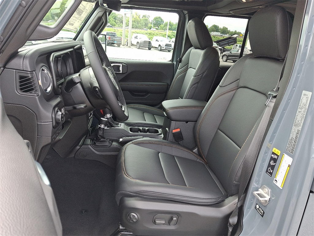 2025 Jeep Gladiator  - Photo 9
