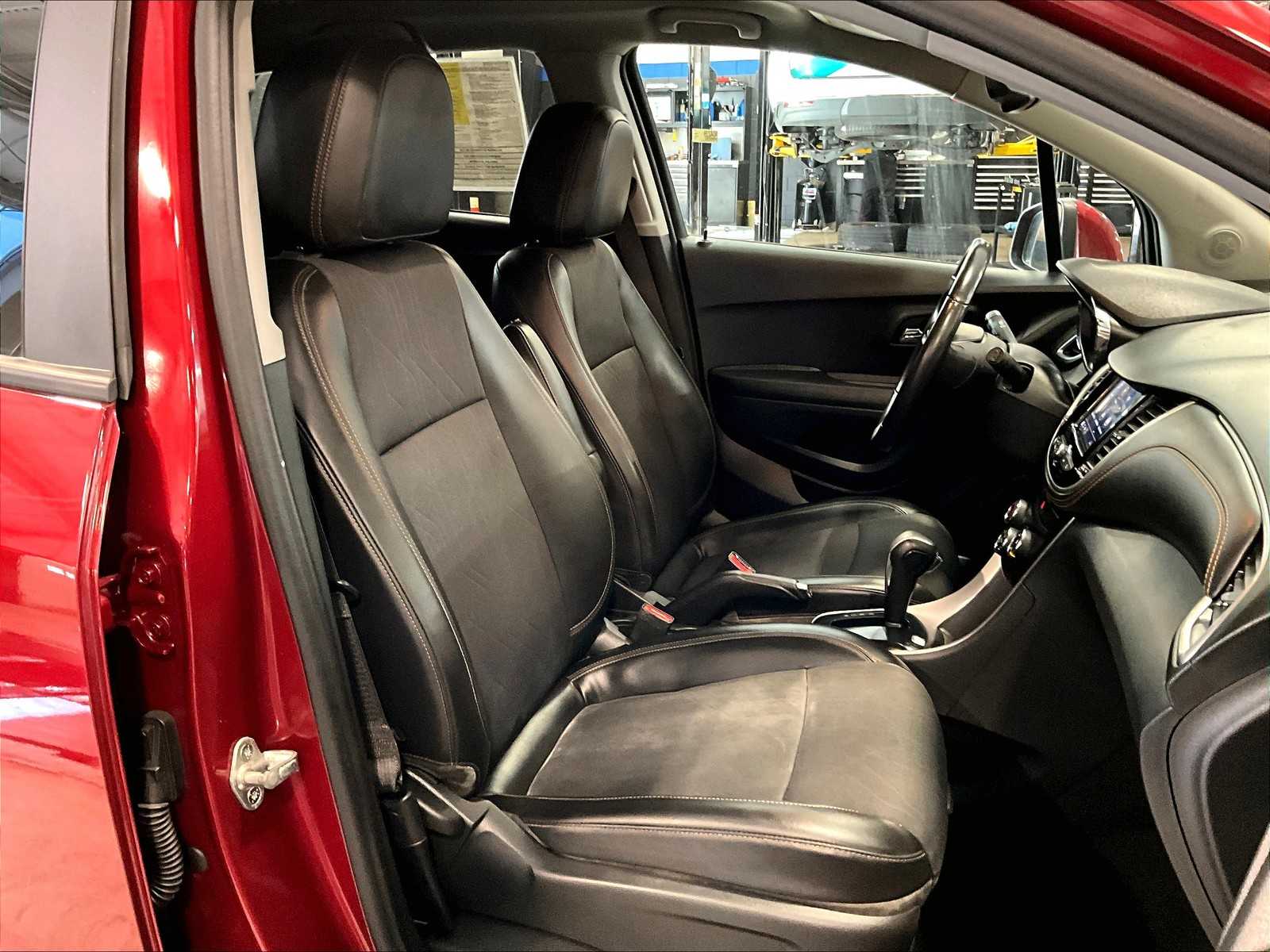 2022 Chevrolet Trax LT - Photo 11