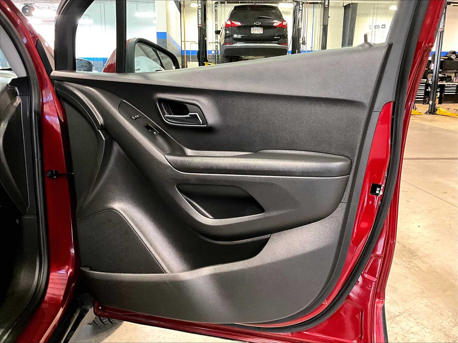 2022 Chevrolet Trax LT - Photo 12