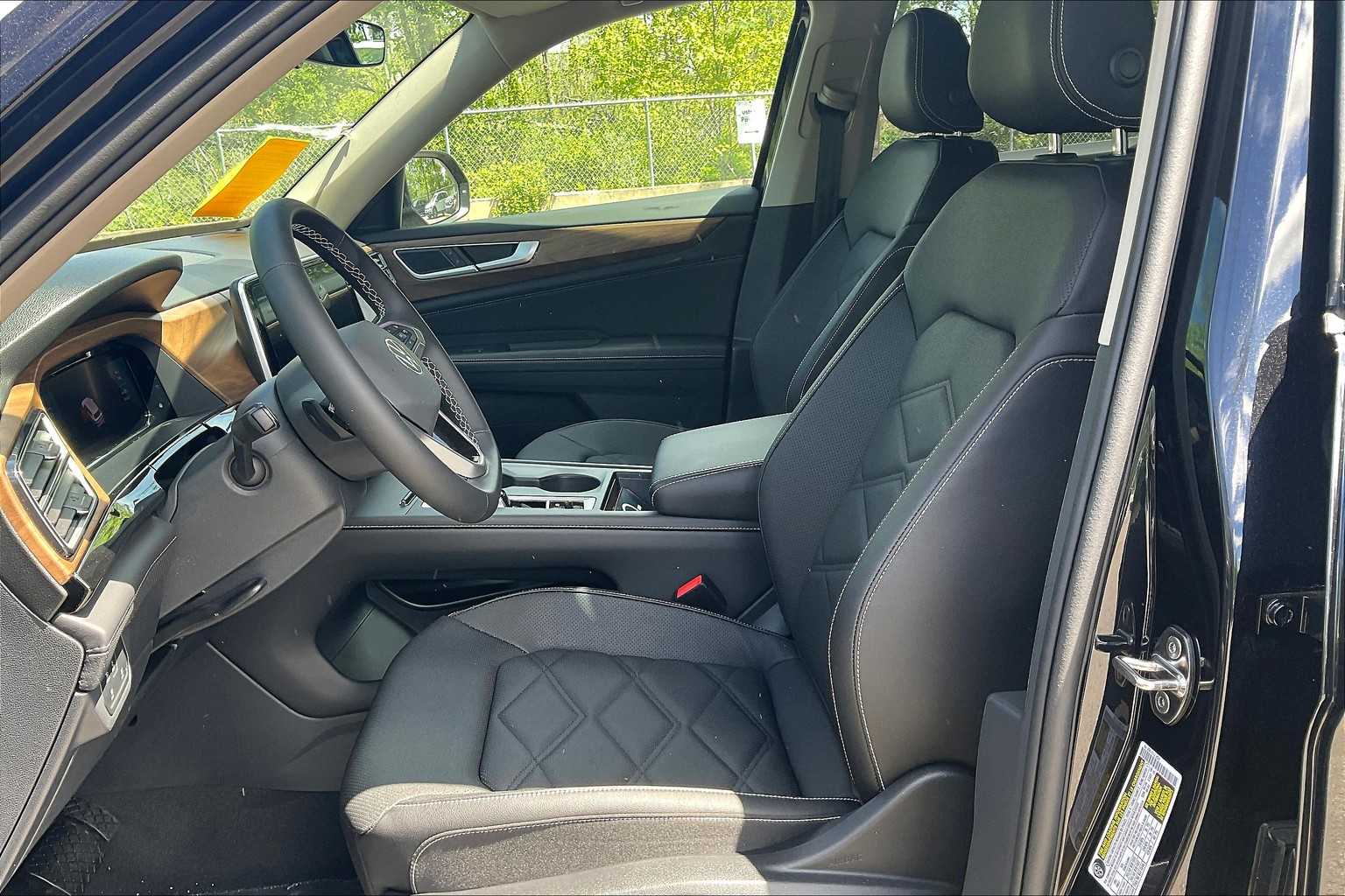 2025 Volkswagen Atlas 2.0T SE - Photo 11