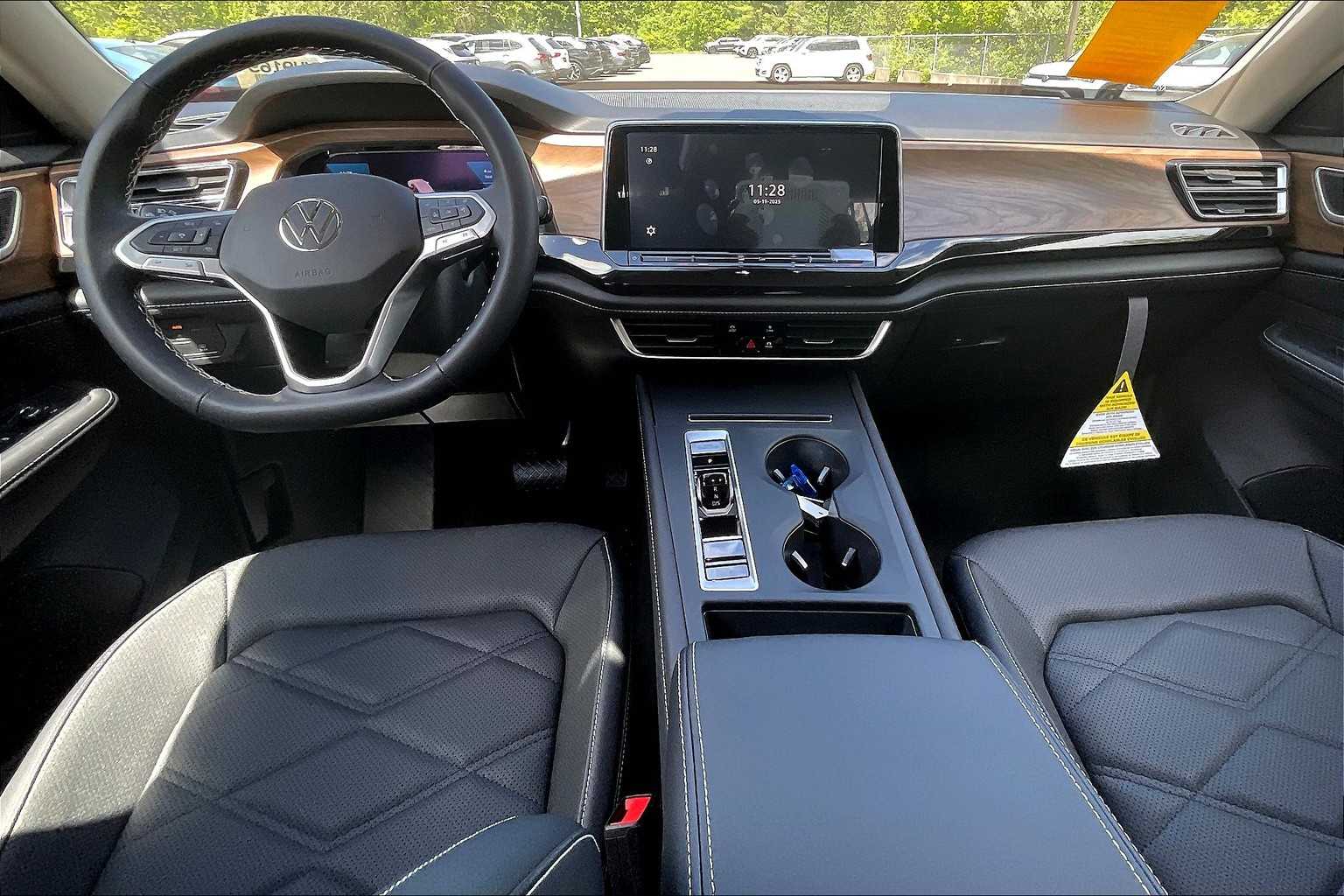 2025 Volkswagen Atlas 2.0T SE - Photo 12