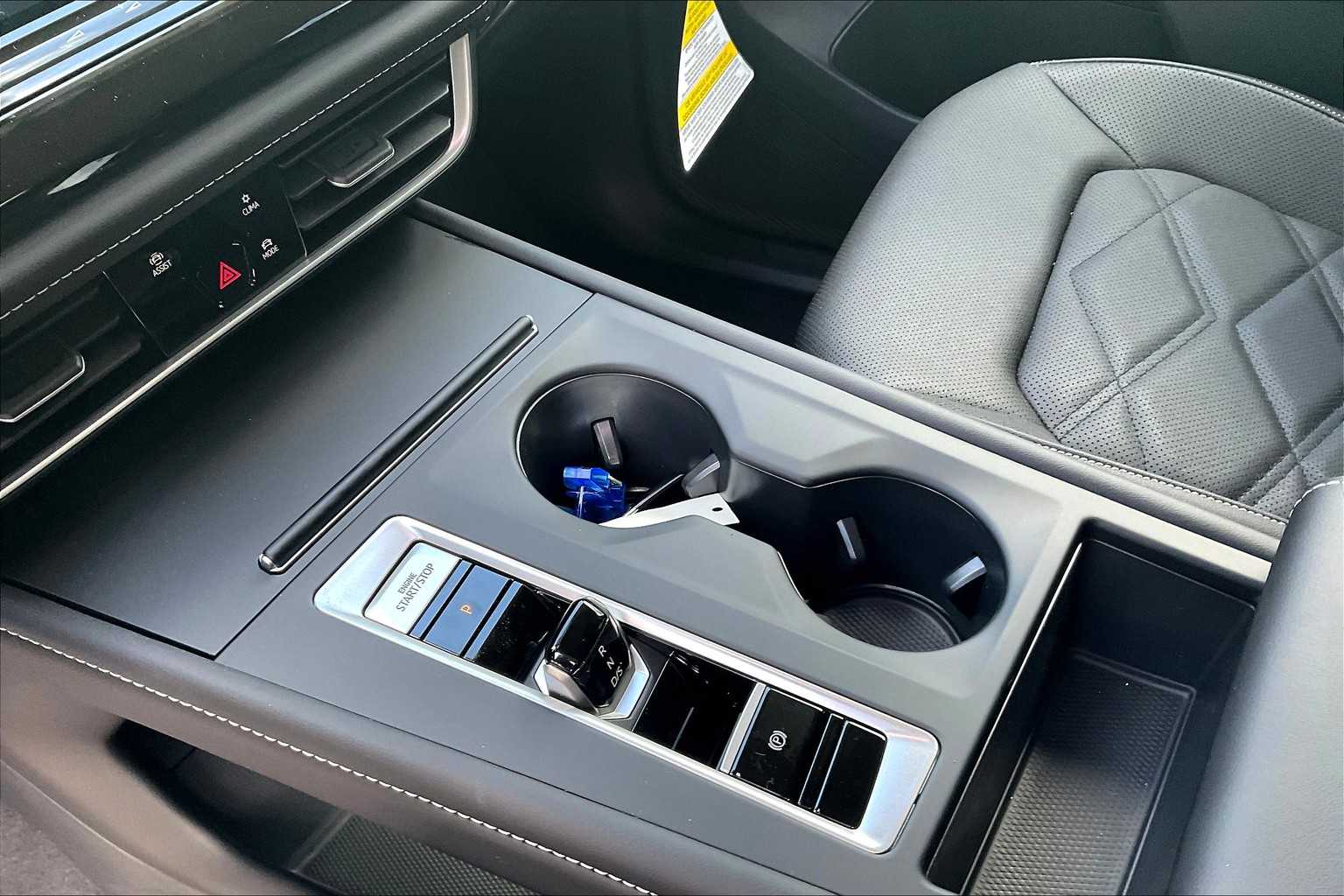 2025 Volkswagen Atlas 2.0T SE - Photo 14