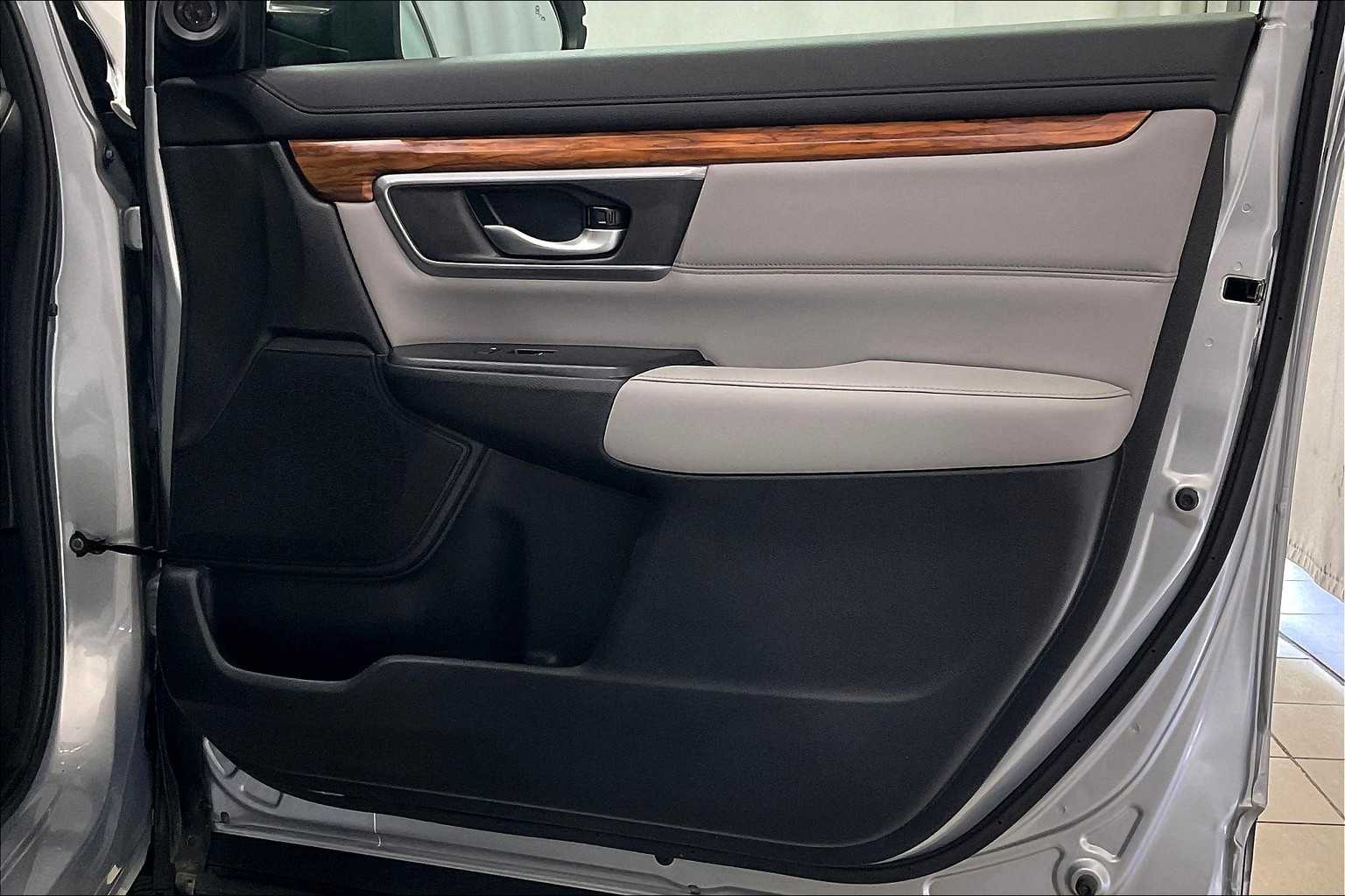2017 Honda CR-V Touring - Photo 12
