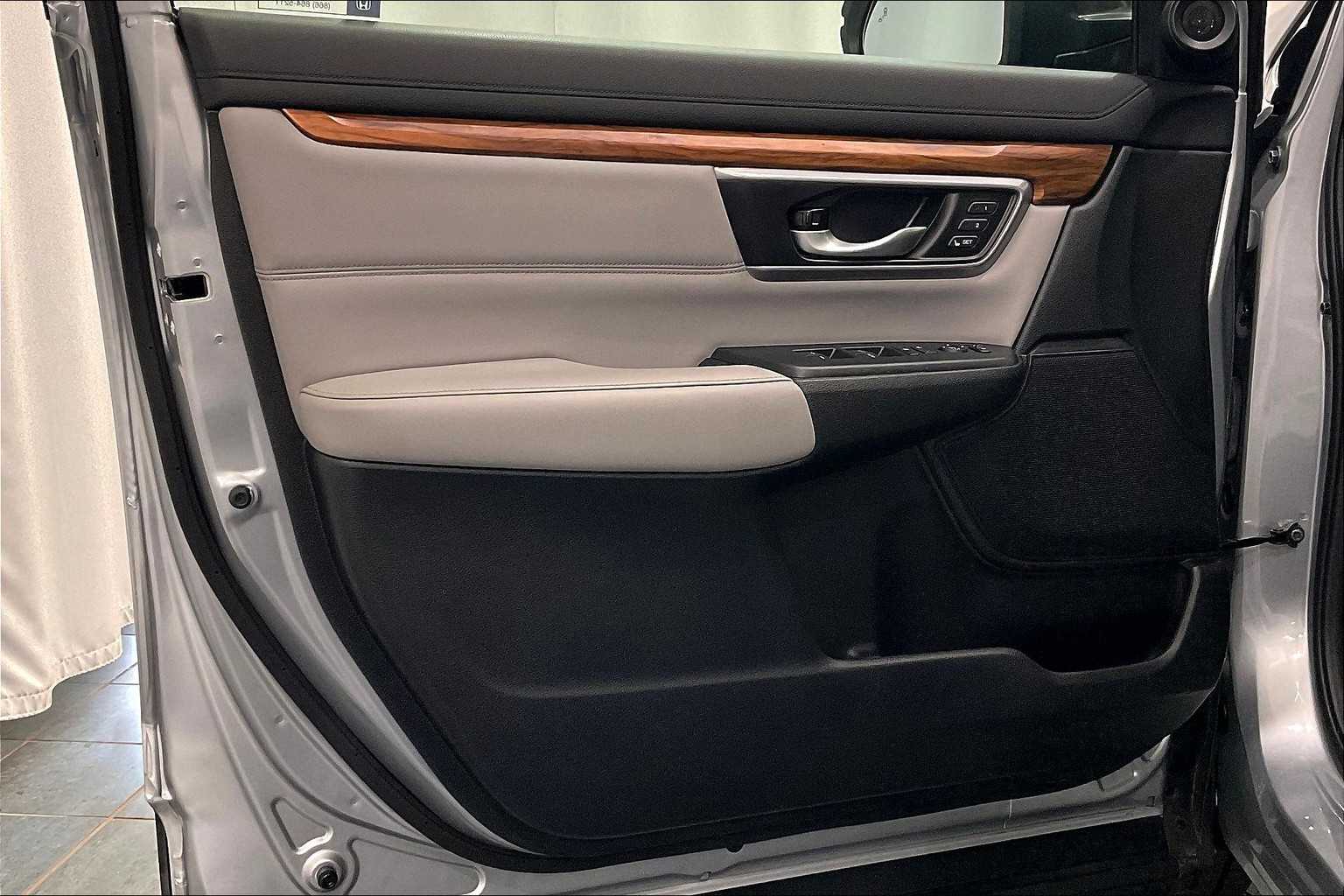 2017 Honda CR-V Touring - Photo 9