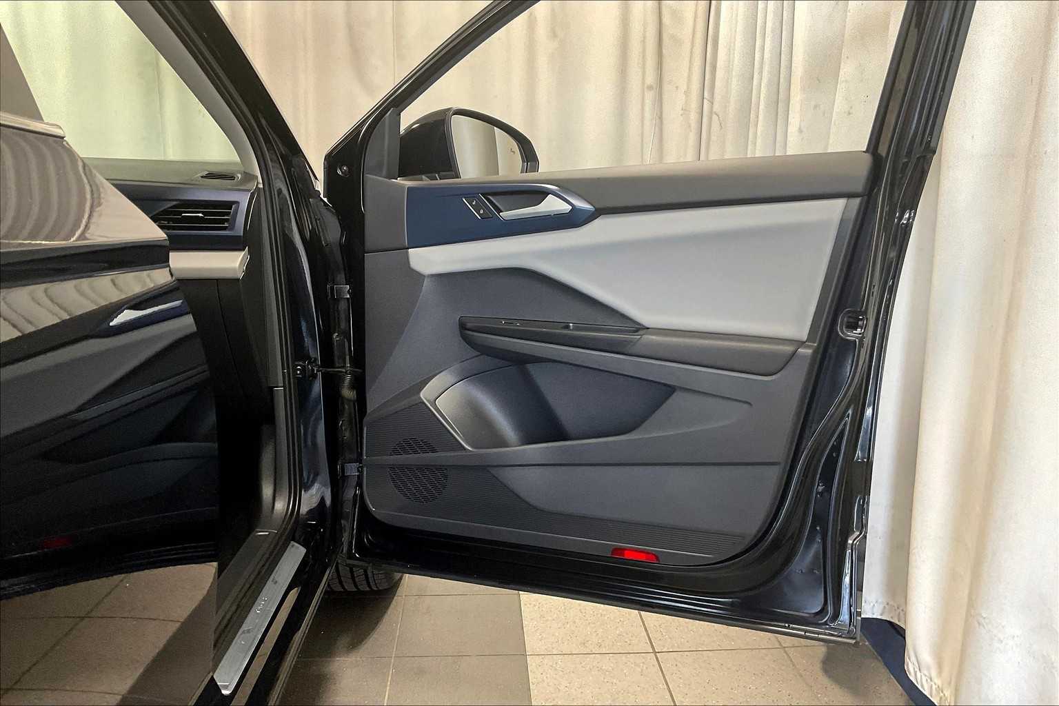 2022 Volkswagen Taos SE - Photo 12