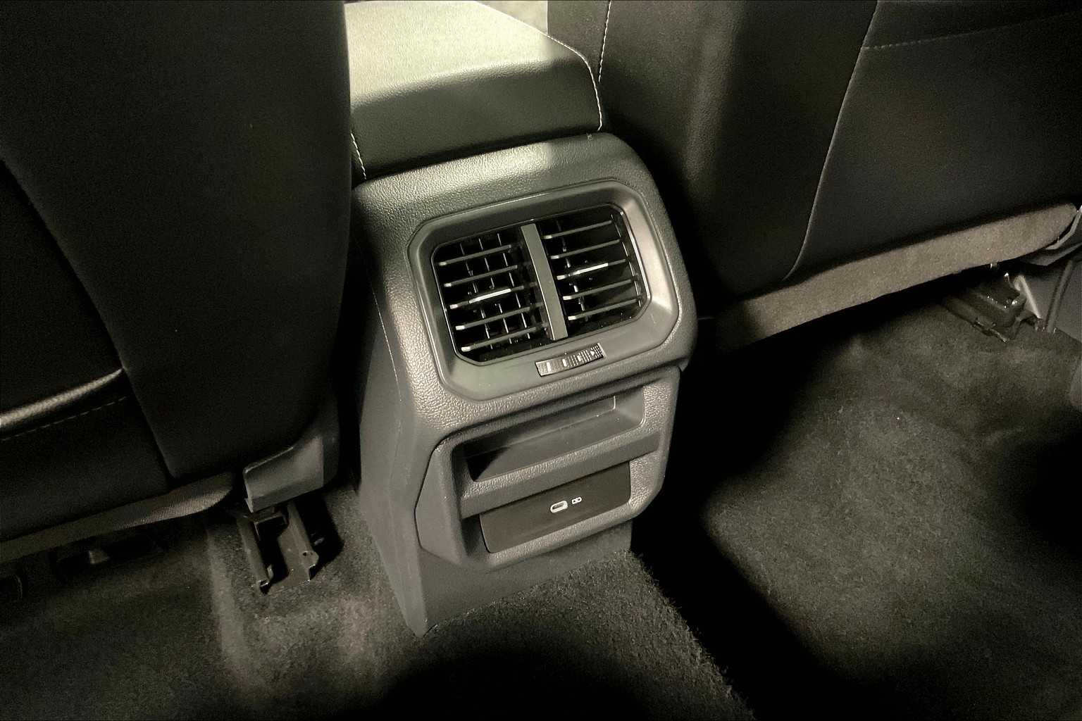 2022 Volkswagen Taos SE - Photo 28