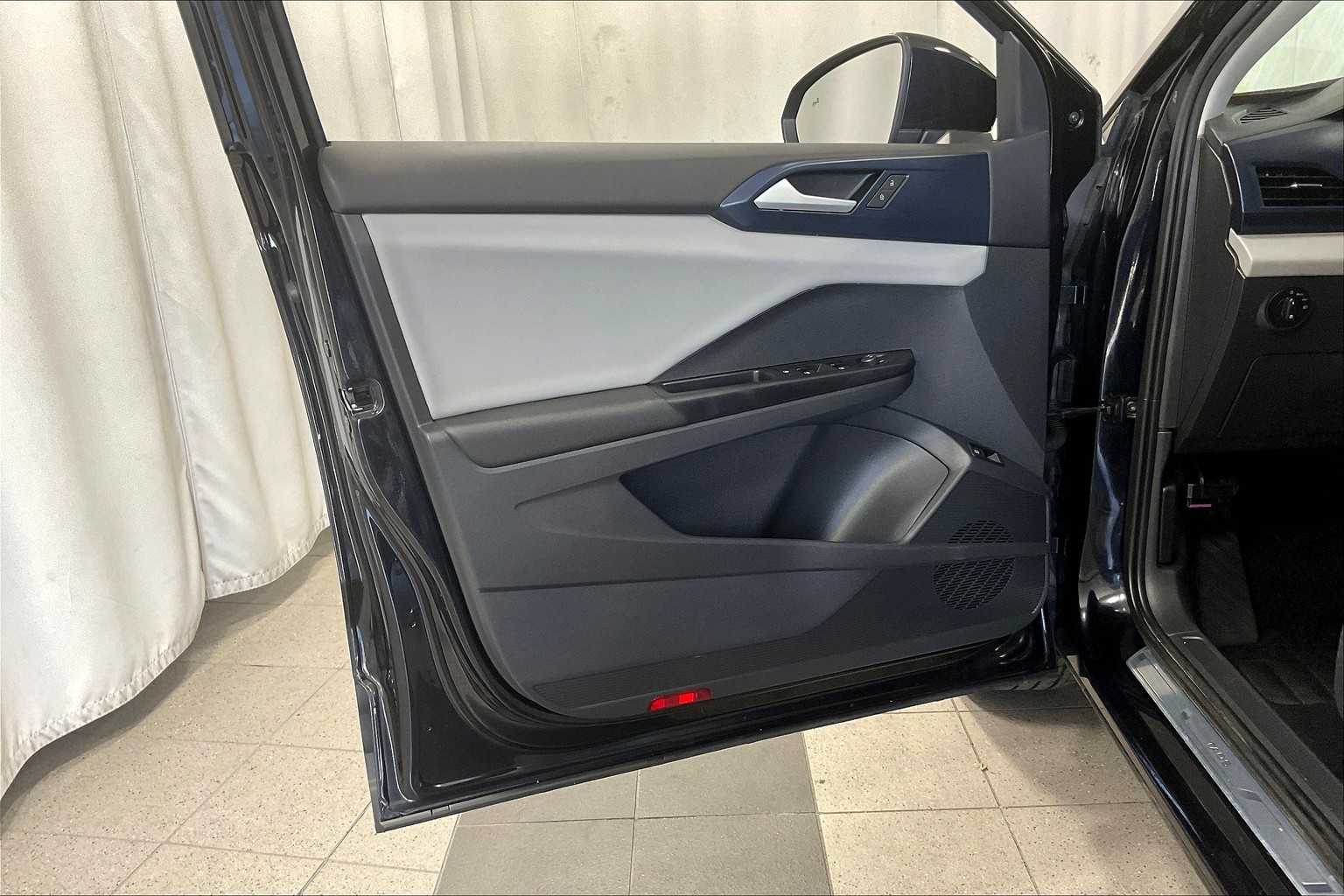 2022 Volkswagen Taos SE - Photo 9