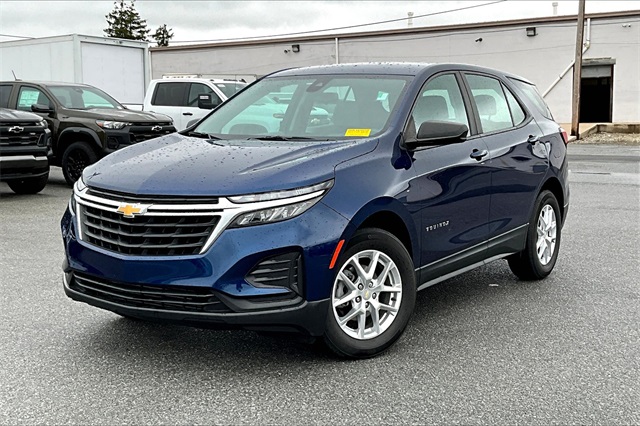 2022 Chevrolet Equinox LS - Photo 2