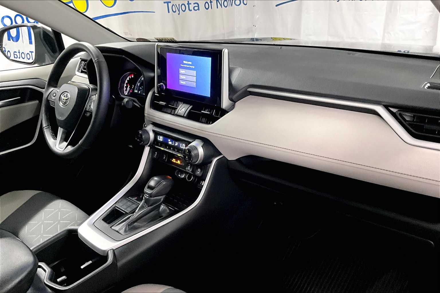 2024 Toyota RAV4 XLE - Photo 14