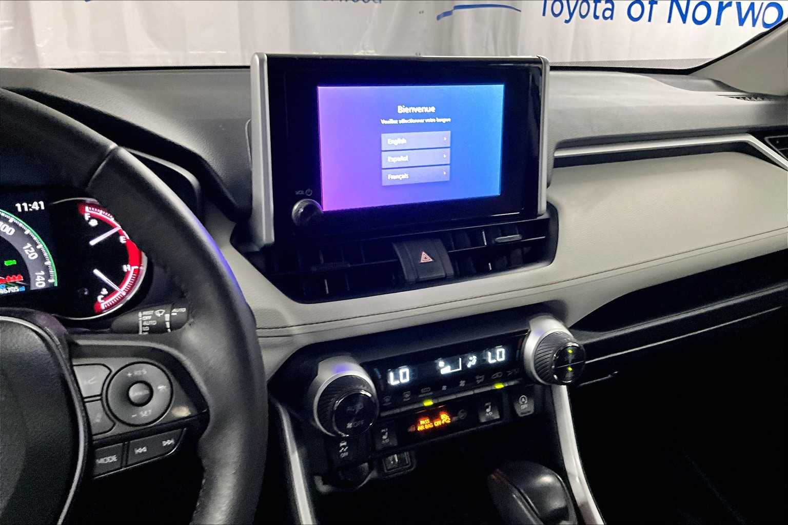 2024 Toyota RAV4 XLE - Photo 18