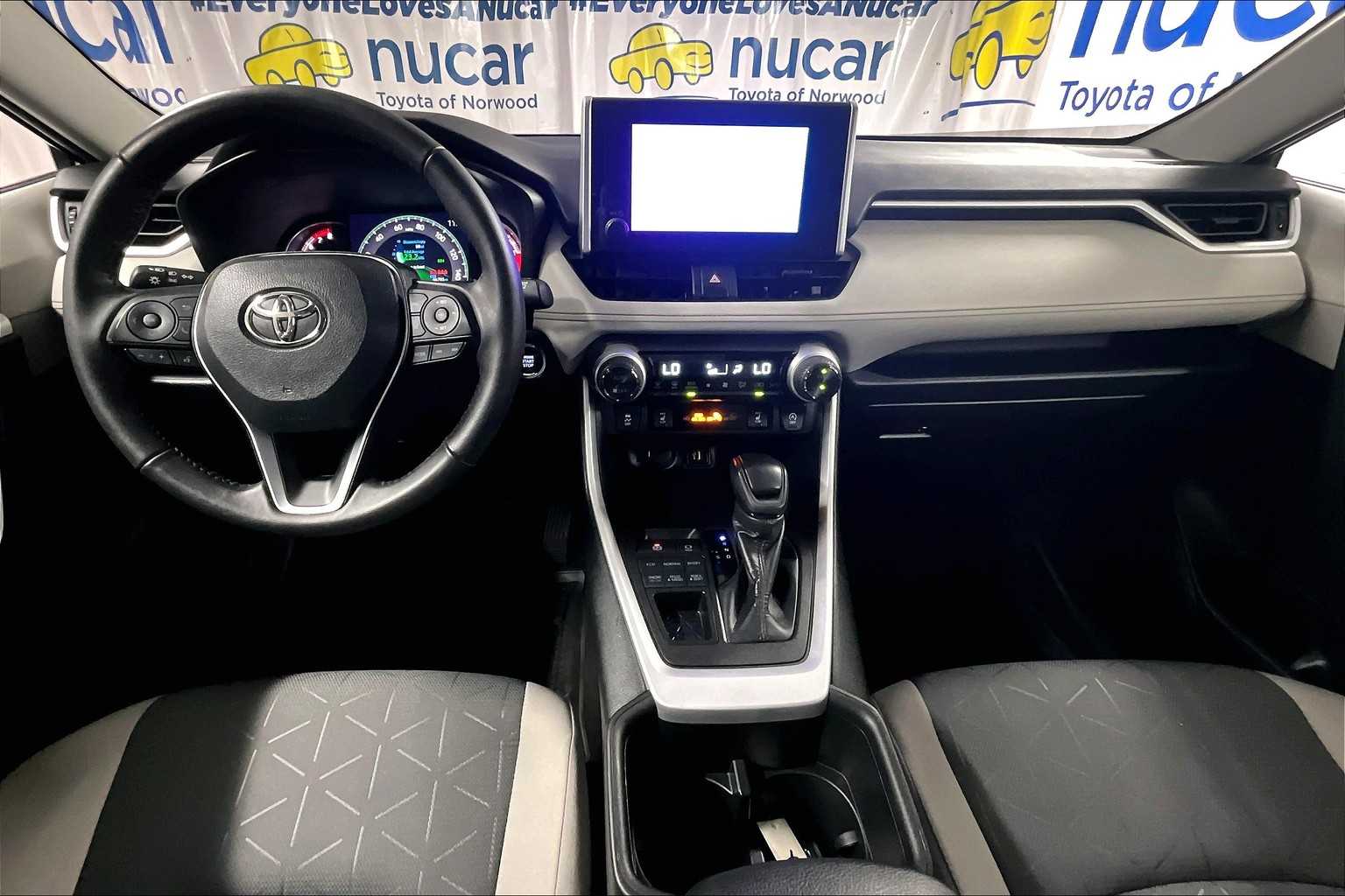 2024 Toyota RAV4 XLE - Photo 21