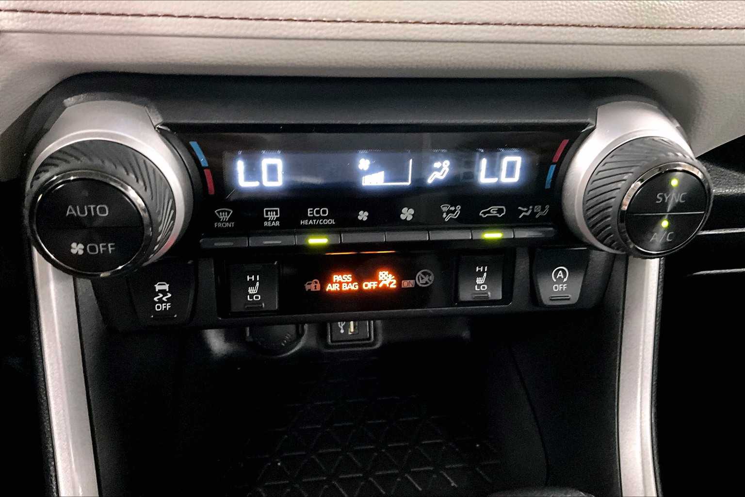 2024 Toyota RAV4 XLE - Photo 26