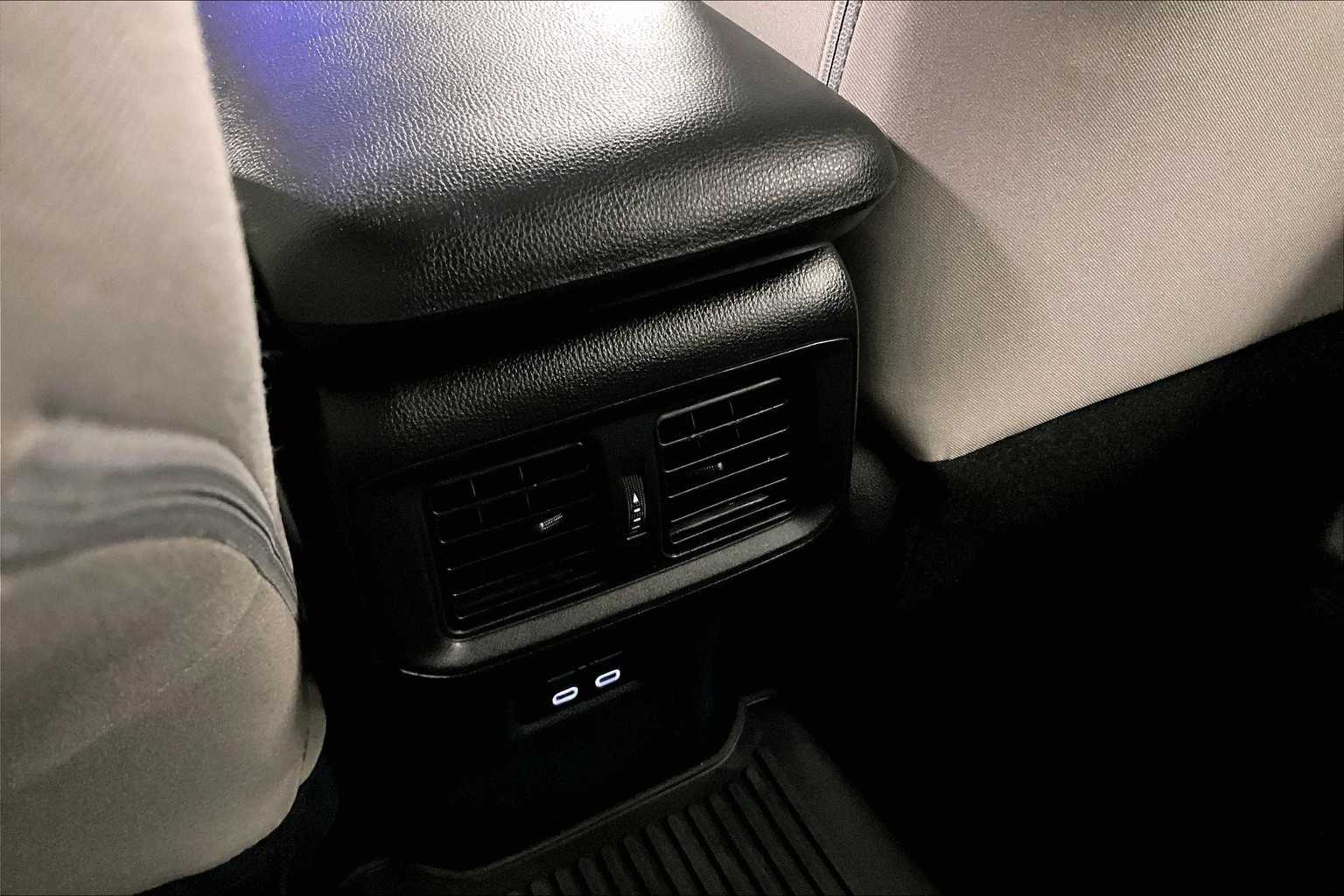2024 Toyota RAV4 XLE - Photo 28