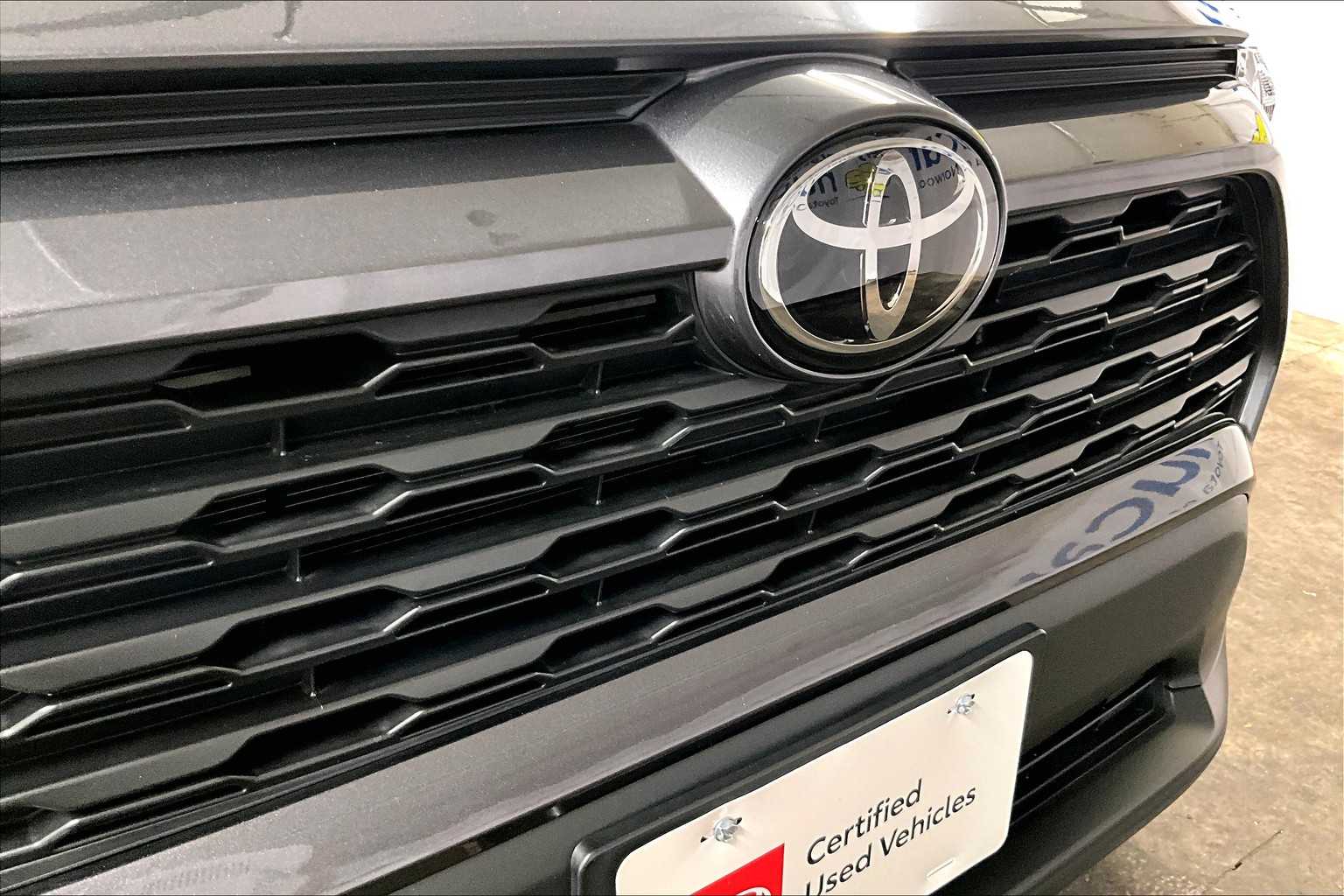 2024 Toyota RAV4 XLE - Photo 32