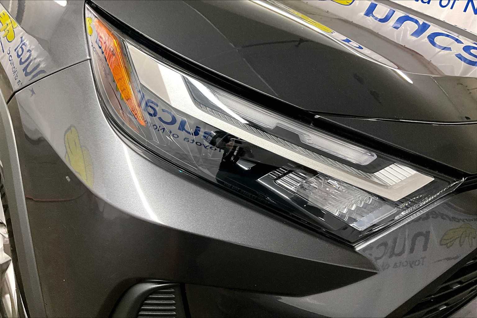 2024 Toyota RAV4 XLE - Photo 33