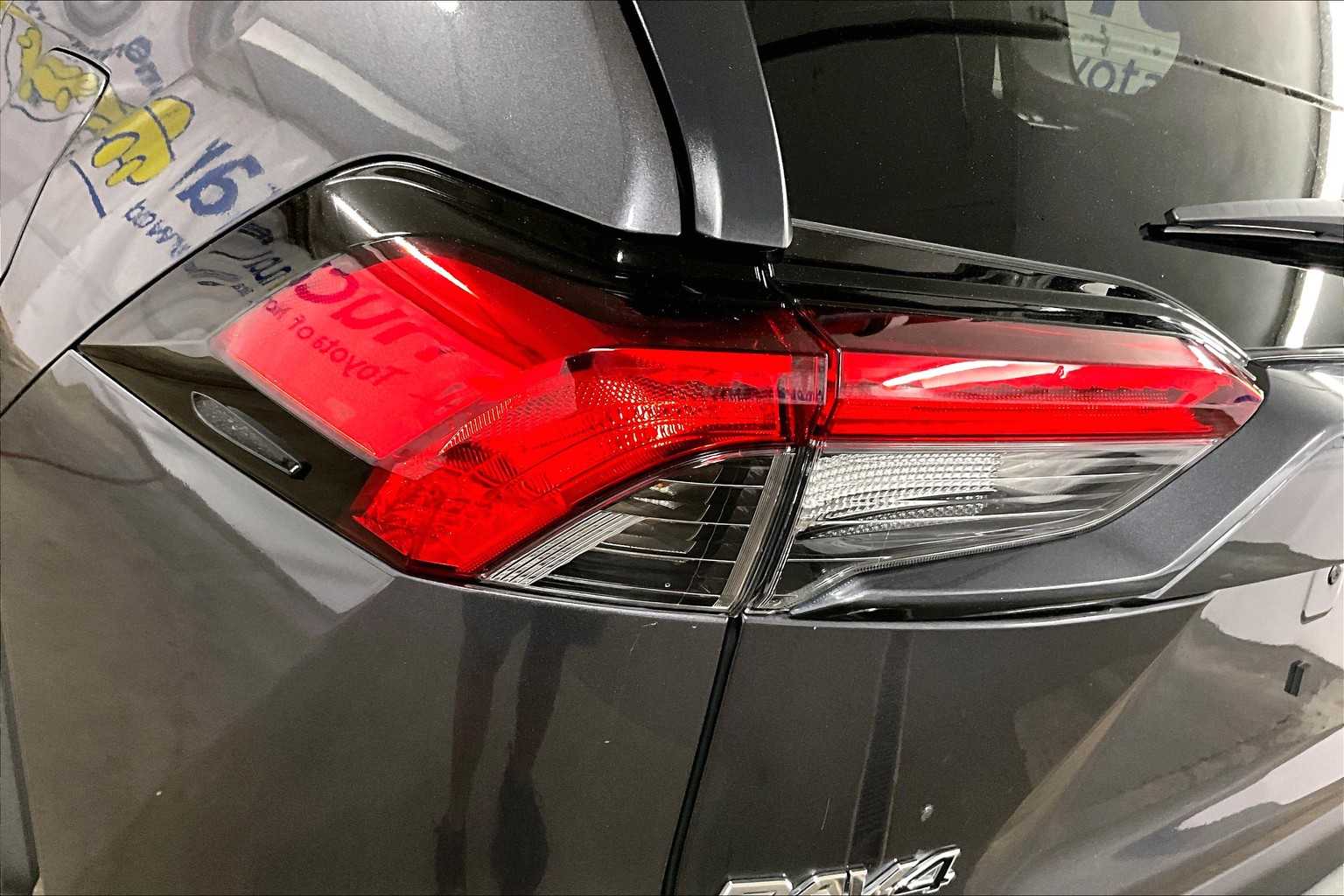 2024 Toyota RAV4 XLE - Photo 34
